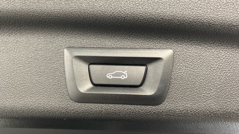 BMW 2 Series 225e xDrive Luxury 5dr DCT Hatchback